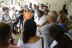 Leci Brandão, Roberto Felício e Leão (CNTE) visitam acampamento dos professores