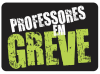 Em greve, professores se acorrentam em portão de secretaria em São Paulo